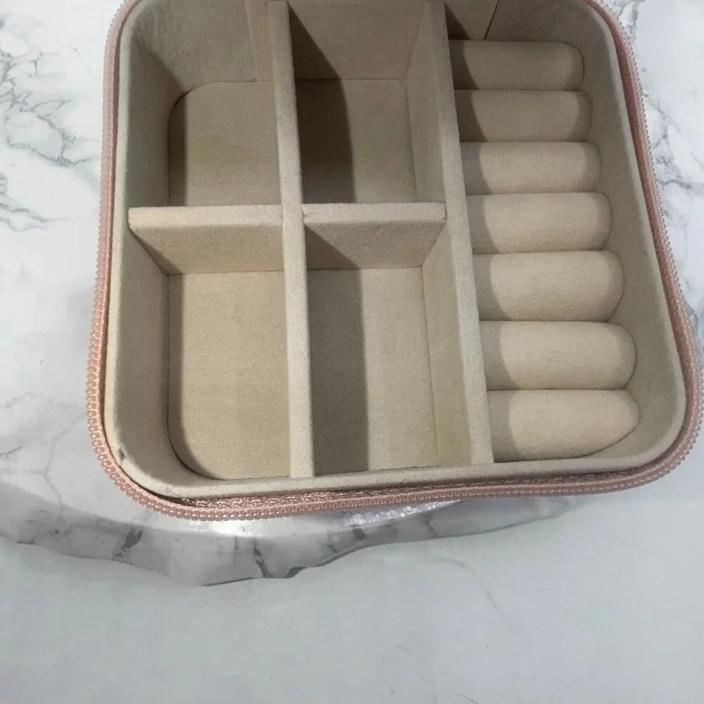 VLANDO Light Pink Faux Leather Travel Jewelry Case